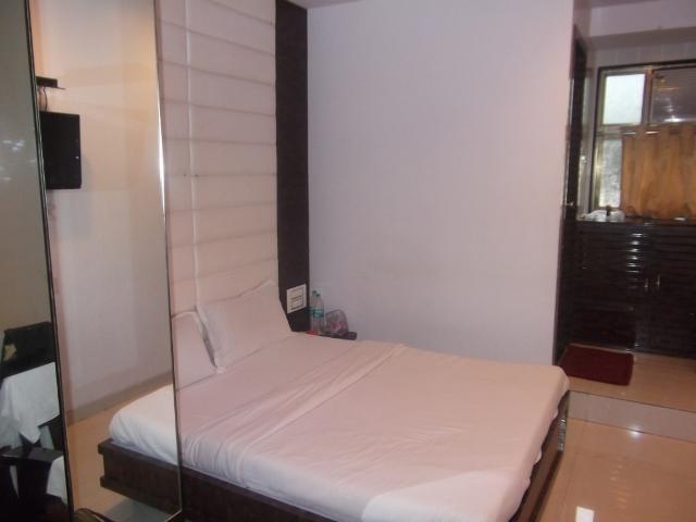 Hotel Navi Mumbai Room photo